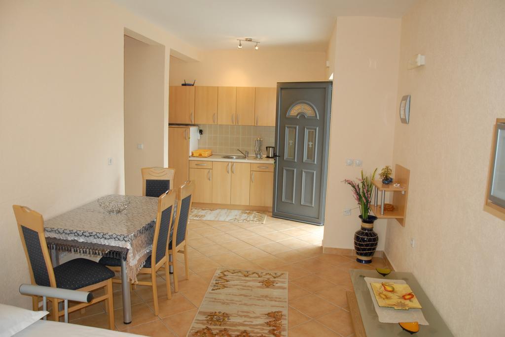 Guest House Evropa 2 Ulcinj Rum bild