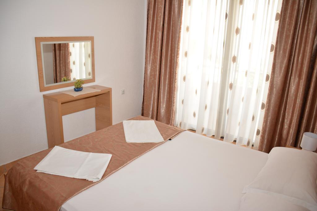 Guest House Evropa 2 Ulcinj Exteriör bild